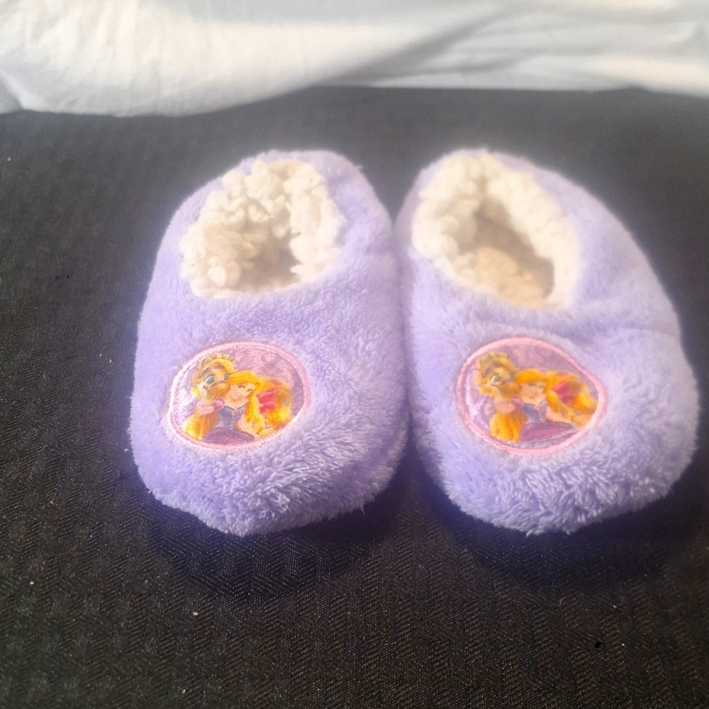 CINDERELLA Toddler size 5 Fuzzy Purple Slippers